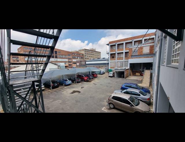 6,600M² WAREHOUSE FOR SALE IN NEW CENTRE